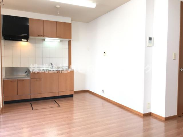 クレメント駒木Ｃの居間・リビング|リビング