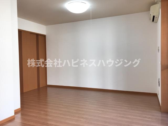 クレメント駒木Ｃの居間・リビング|リビング