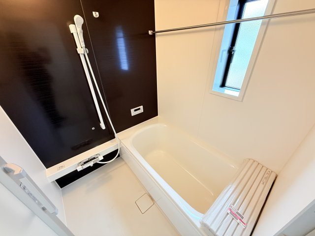 筑西市井上第1　新築戸建　1号棟の浴室|浴室暖房乾燥機付きで冬場のお風呂もあったか快適！乾燥モードを使えば浴室内で洗濯物を乾かせます。