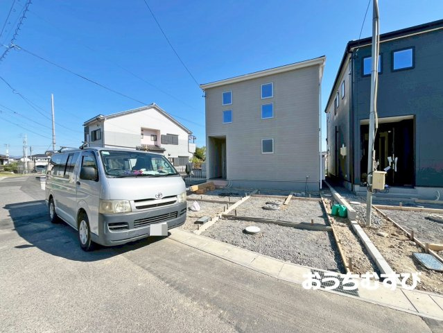 春日井市熊野桜佐区画整理(全2棟)の前面道路含む現地写真