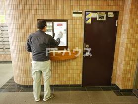 ベイステート安間のエントランス