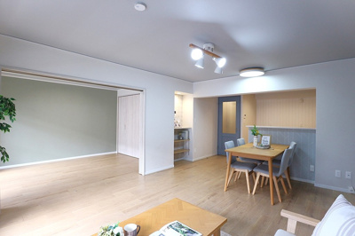 【居間・リビング】 | 今津浜パークタウン１６号棟 | ゆったり過ごせるリビングです