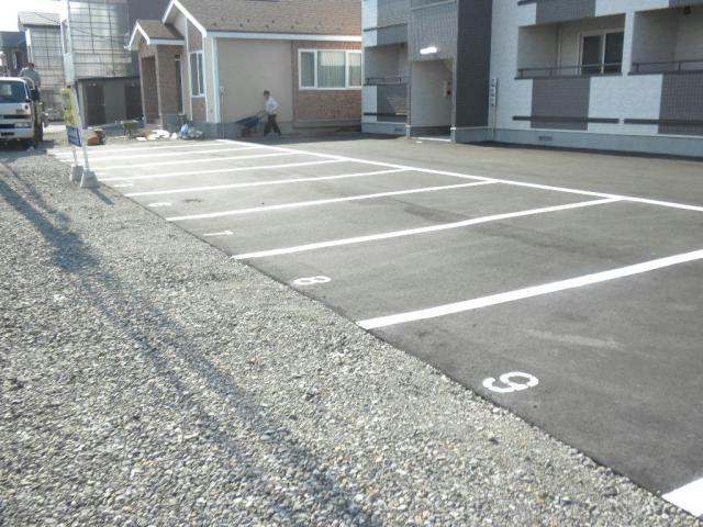 アレーズ161の駐車場