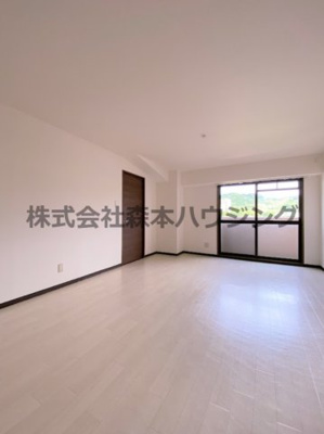【居間・リビング】 | 　シャトー東寝屋川 | おしゃれなリビングです