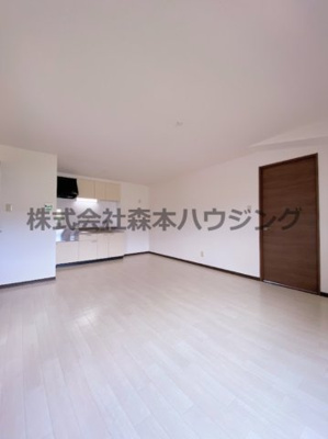 【居間・リビング】 | 　シャトー東寝屋川 | こちらのリビングで趣味の時間をお楽しみください