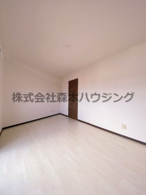 【洋室】 | 　シャトー東寝屋川 | 明るい洋室です