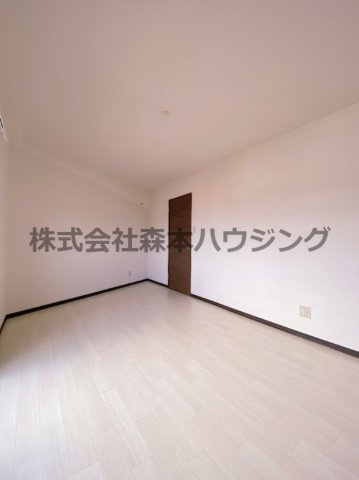 【洋室】 | 　シャトー東寝屋川 | 明るい洋室です