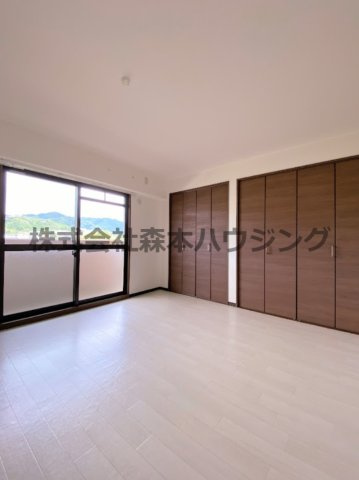 【洋室】 | 　シャトー東寝屋川 | 広々とした洋室です