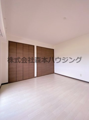 【寝室】 | 　シャトー東寝屋川 | 落ち着いて過ごせるお部屋なので、寝室にいかがでしょうか