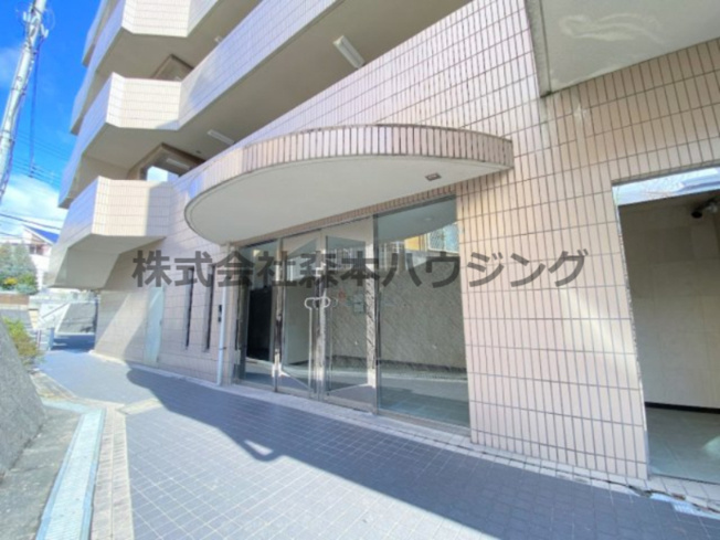 【エントランス】 | 　シャトー東寝屋川 | 清潔なエントランスです