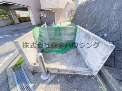 【その他共用部分】 | 　シャトー東寝屋川 | 専用ごみ置き場です