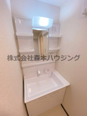【独立洗面台】 | 　シャトー東寝屋川 | 独立洗面台あり、毎朝おしゃれに忙しい女性の方におすすめです