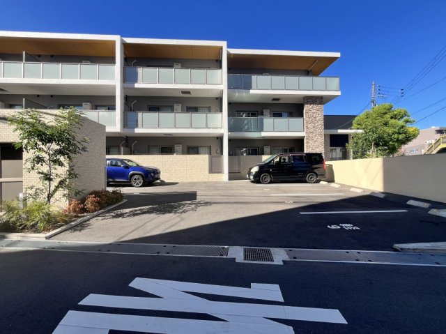 GRACE善の駐車場