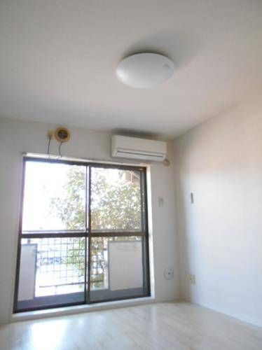 ジュネパレス市川第１７の居間・リビング