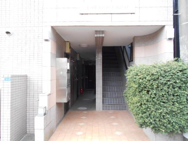 ジュネパレス市川第１７のエントランス