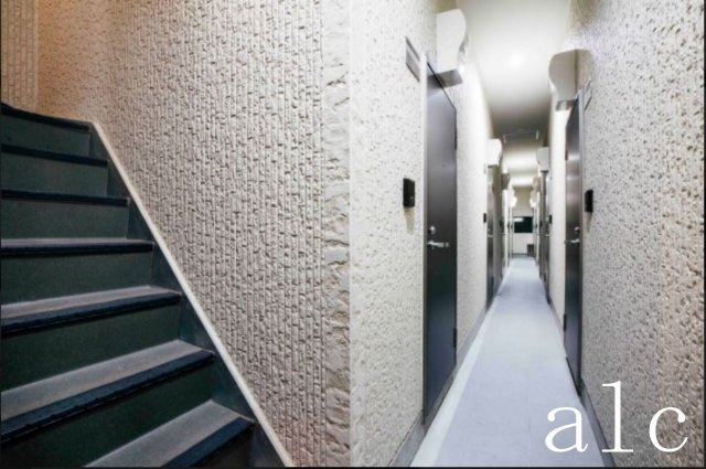 世田谷区北沢５丁目のアパートのエントランス|毎日通るエントランスはこのようになっています