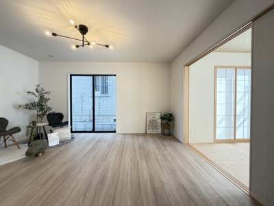 【居間・リビング】 | 浦添市牧港（限定1棟） | ※同仕様写真です