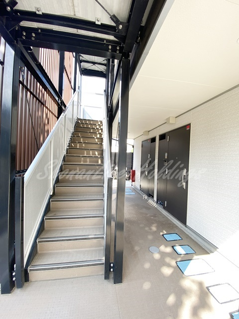 鎌倉市材木座３丁目のアパートのエントランス