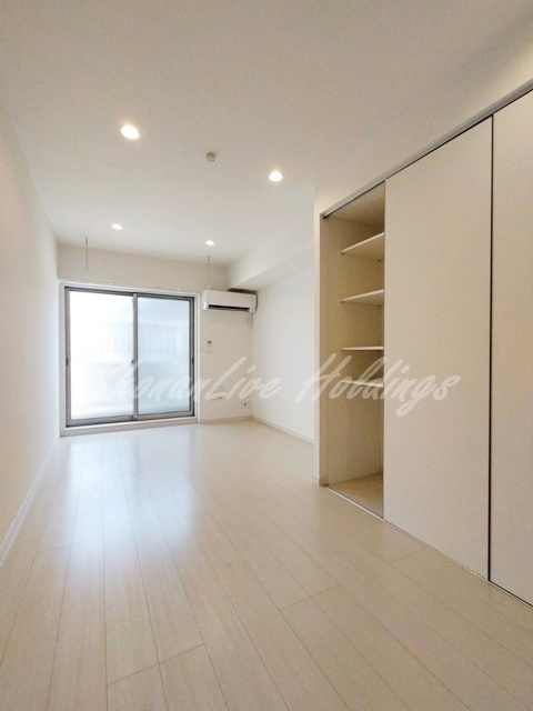 鎌倉市材木座３丁目のアパートの居間・リビング