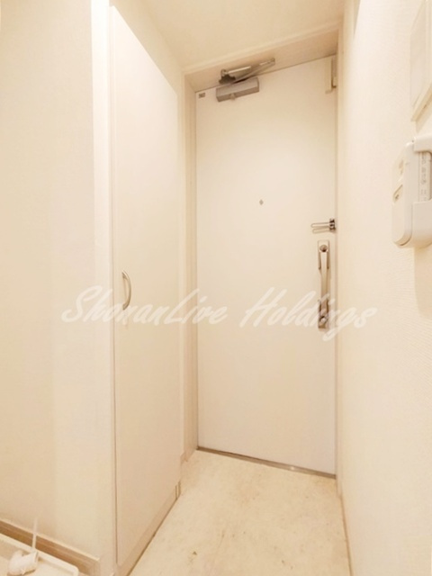 鎌倉市材木座３丁目のアパートの玄関