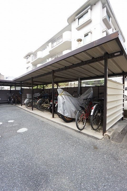 福岡市早良区南庄４丁目の賃貸マンションのエントランス