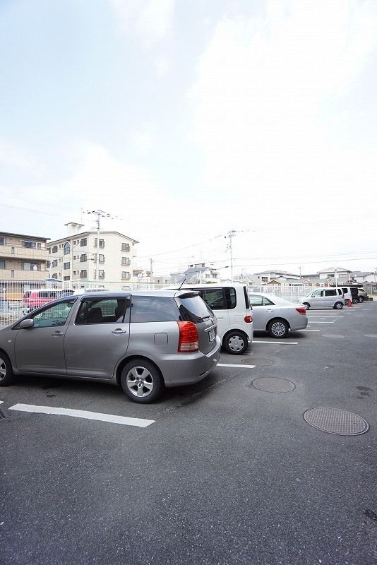 福岡市早良区南庄４丁目の賃貸マンションの駐車場