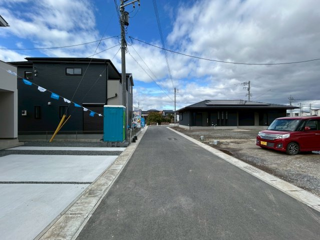 【前面道路含む現地写真】 | 南区元三町1丁目9号棟　新築戸建て