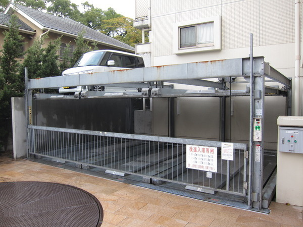 福岡市博多区住吉３丁目の賃貸マンションの駐車場