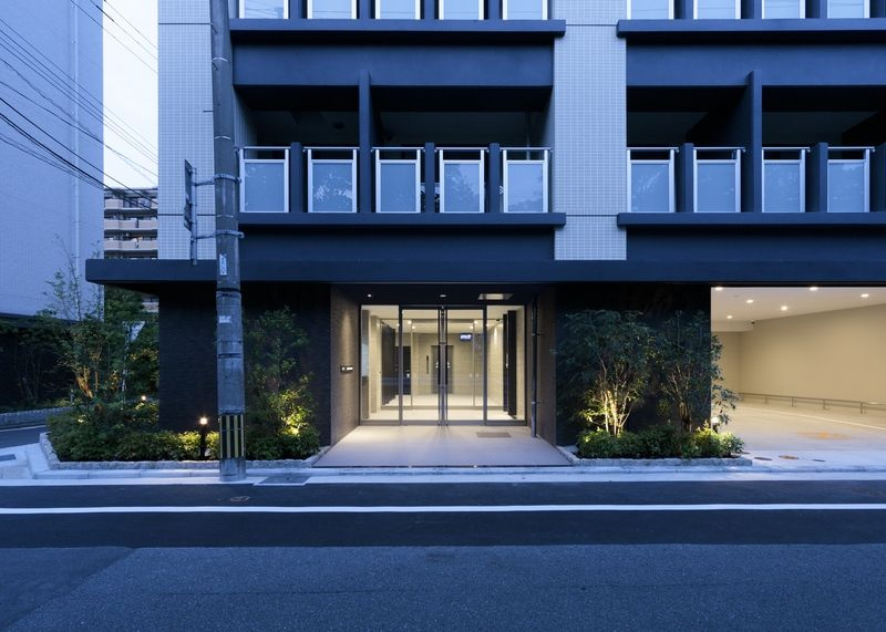 福岡市博多区美野島２丁目の賃貸マンションのエントランス