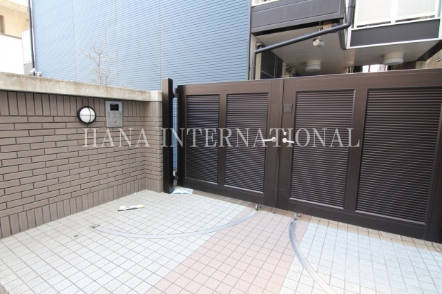 プレステージ草加のエントランス