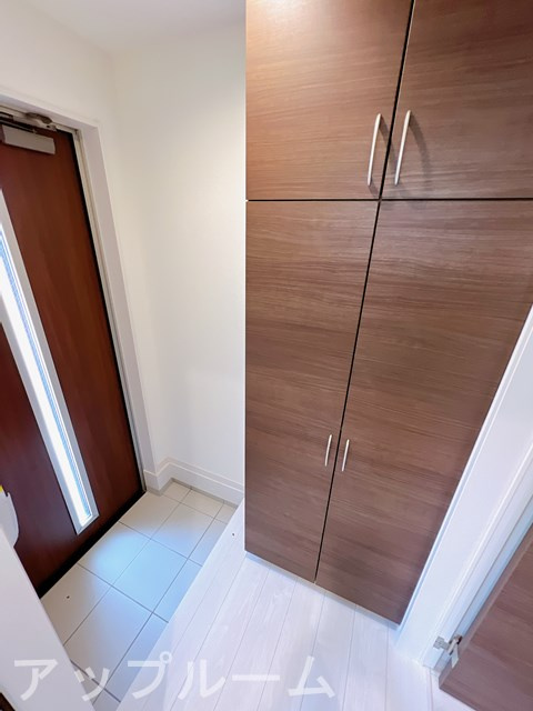 春日井市上条町１０丁目のアパートの玄関