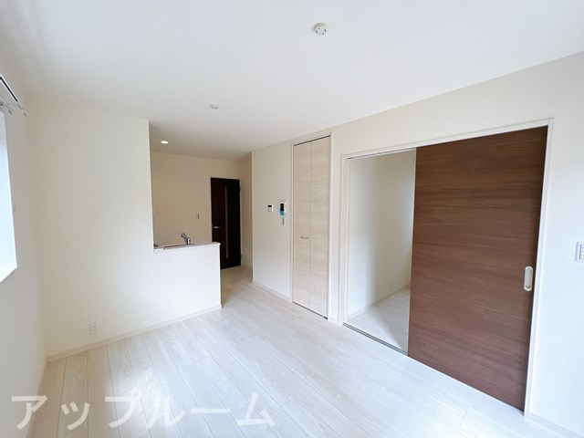 春日井市上条町１０丁目のアパートの居間・リビング