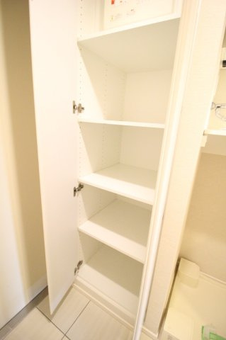 パークホームズ千代田淡路町の収納|洗濯機側収納