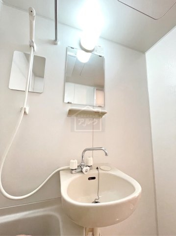 荒川区西尾久５丁目のアパートの洗面所