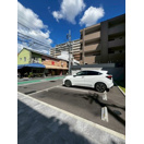 ガーデンクォーツ摂津正雀の駐車場