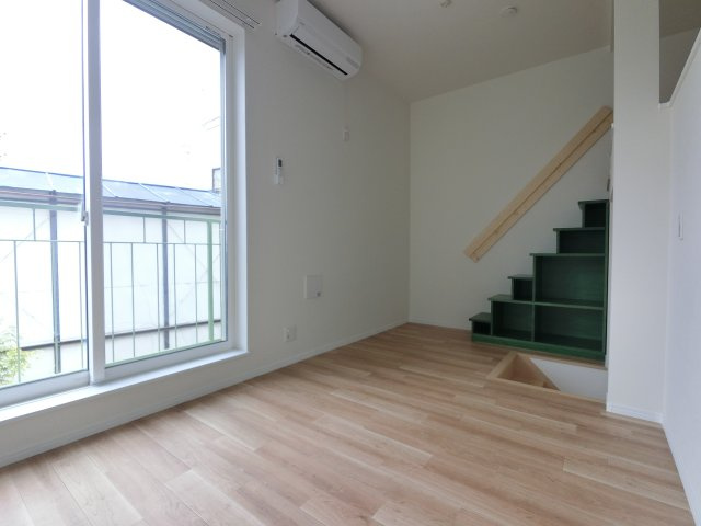 ｃｈａｌｅｔプラススルガダイの居間・リビング