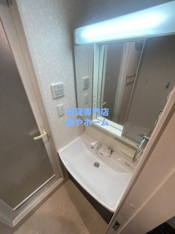 エグゼ難波南Ⅱの洗面所|ゆったりとスペースのある洗面所