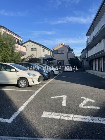 レオパレスプランドール八ヶ崎の駐車場