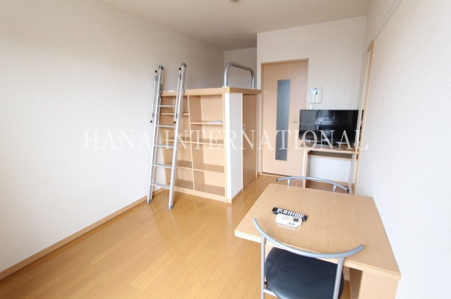 レオパレスプランドール八ヶ崎の居間・リビング