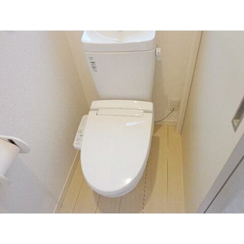 横浜市戸塚区矢部町のアパートのトイレ|清潔感のあるトイレです