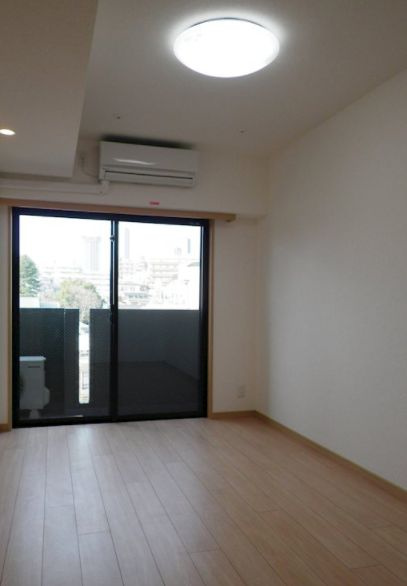 ルーブル西早稲田弐番館の居間・リビング|爽やかなカラーのフローリングがおしゃれ☆（同一仕様写真）