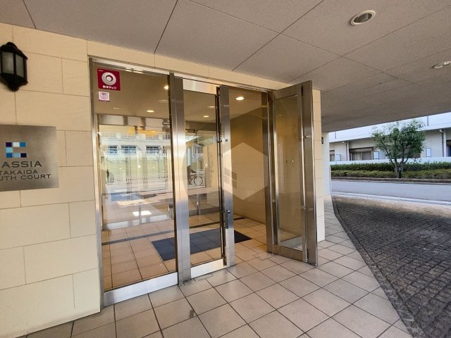 CASSIA高井田SouthCourtのエントランス