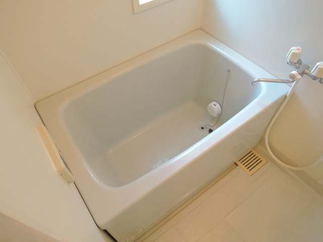 高槻市辻子１丁目のアパートの浴室