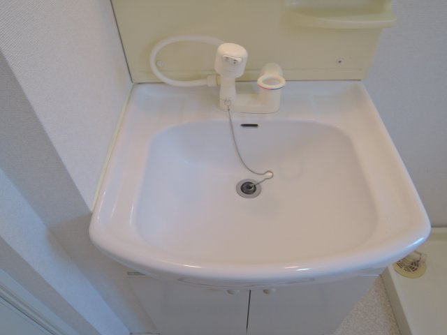 高槻市辻子１丁目のアパートの独立洗面台