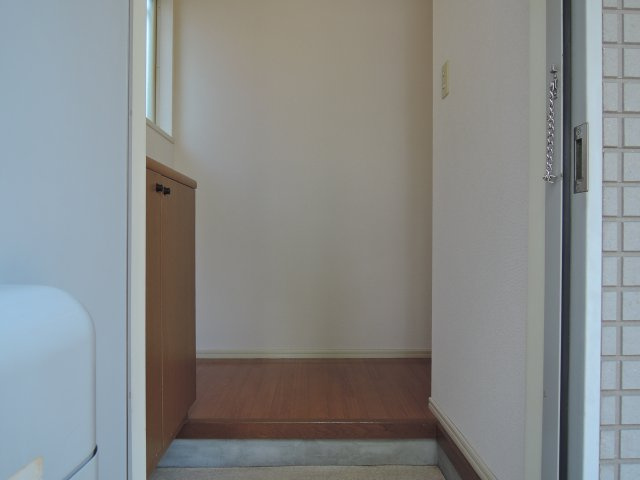 高槻市辻子１丁目のアパートの玄関