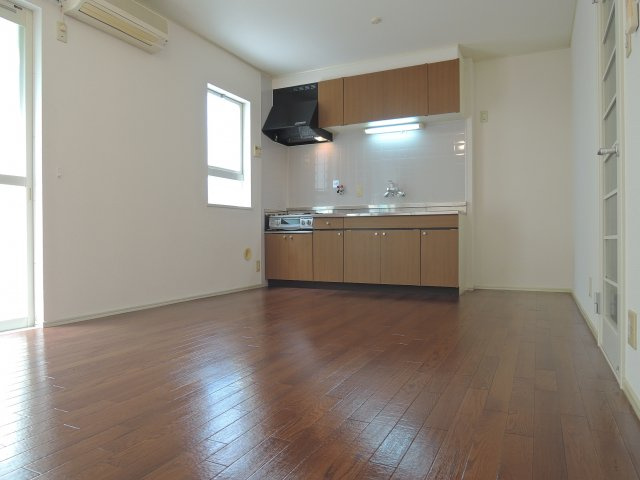 高槻市辻子１丁目のアパートの居間・リビング