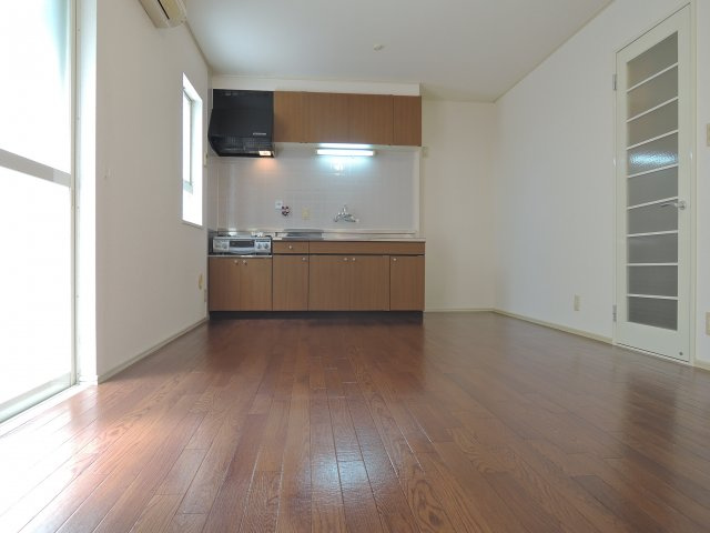 高槻市辻子１丁目のアパートの居間・リビング