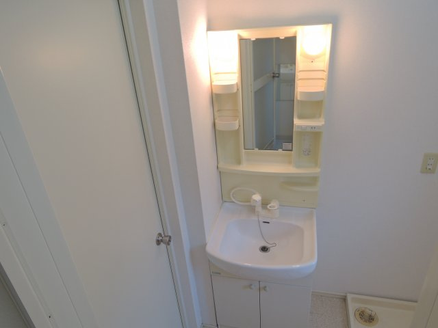 高槻市辻子１丁目のアパートの洗面所