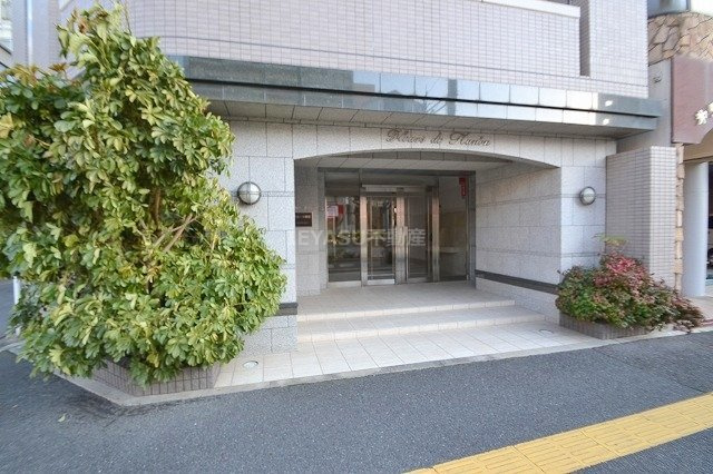 フルール観音のエントランス