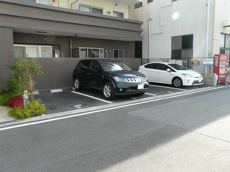 アベニール鷺洲の駐車場